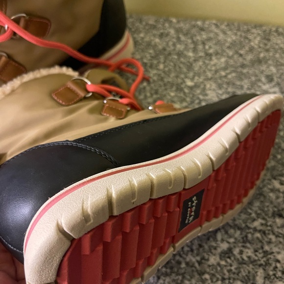 Cougar Storm Tan and Black Boots - Picture 7 of 10